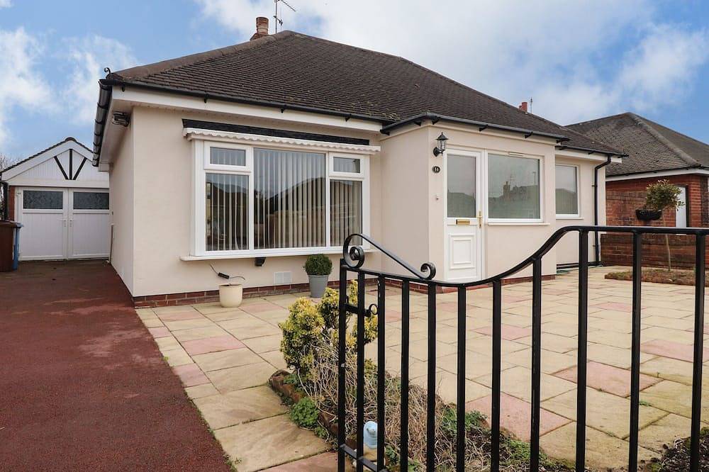 Cottage for 4 People in Lytham St Annes, Blackpool Pleasure Beach