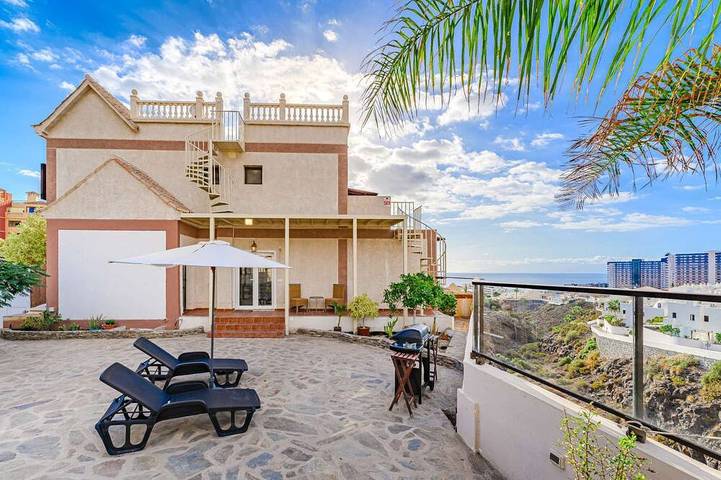 Ferienhaus für 8 Personen, mit Garten und Pool sowie Balkon - 1
