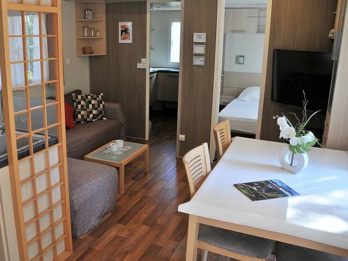 Camping Résidentiel La Pinède - Mobilheim 6 personen - Blueberry 3 Premium – 2 Schlafzimmer, 40 m² – *Klimaanlage, Terrasse, Tv* in Castelnau-de-Guers, Mittelmeerküste (Frankreich)