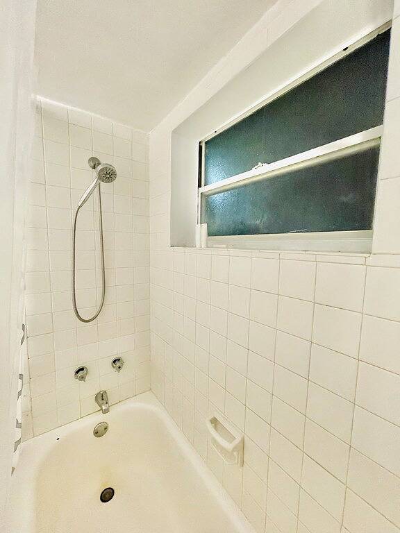 Vacation rental for 2 people, with balcony and pool in North Bay Village