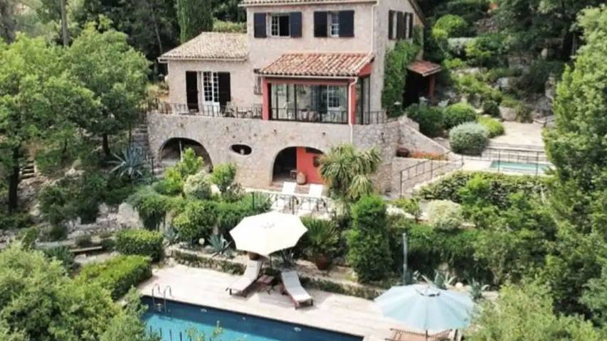 Maison de vacances pour 6 personnes, avec piscine et jardin ainsi que jacuzzi et terrasse