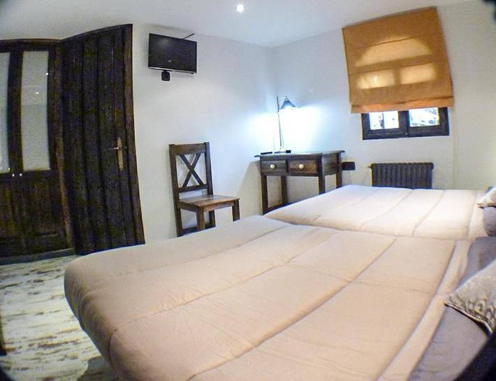 Alojamiento y desayuno para 2 personas, con jardín además de terraza y piscina en Vega de Granada - 3