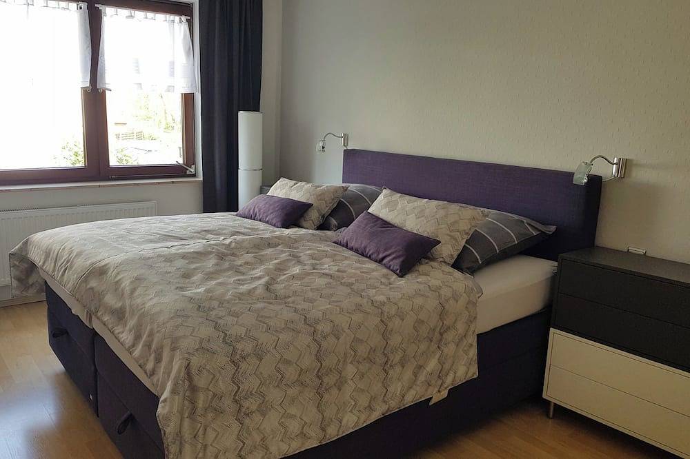Ganze Wohnung, Schöne 120 qm Ferienwohnung + 50 qm Sonnenterrasse im Grünen-Stockelsdorf/Lübeck in Stockelsdorf, Ostholstein