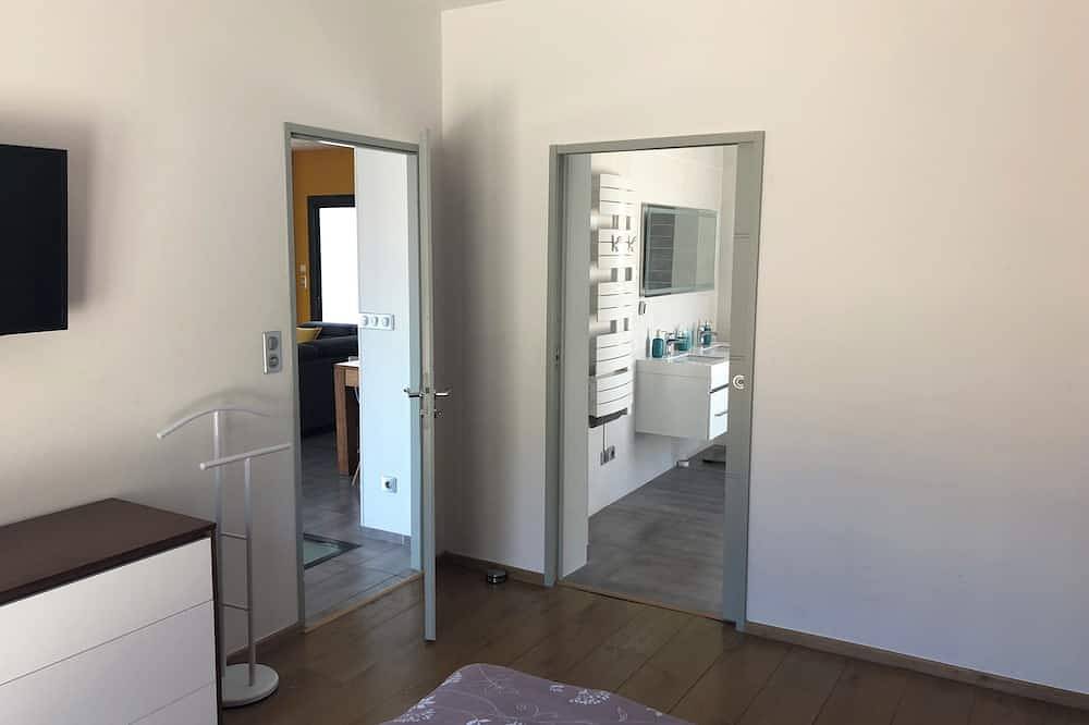 Contemporary air-conditioned villa with heated pool in Jacou, Montpellier region