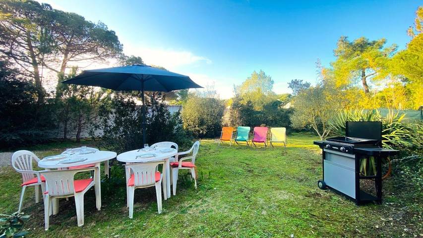 Location de vacances pour 8 personnes, avec jardin dans Plage des Gollandieres (Le Bois-Plage-en-Re)