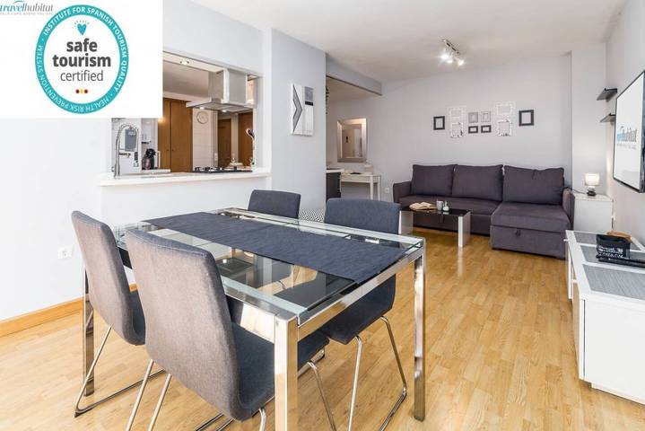 Ferienwohnung für 6 Personen, mit Balkon/Terrasse und Garten sowie Pool in Valencia