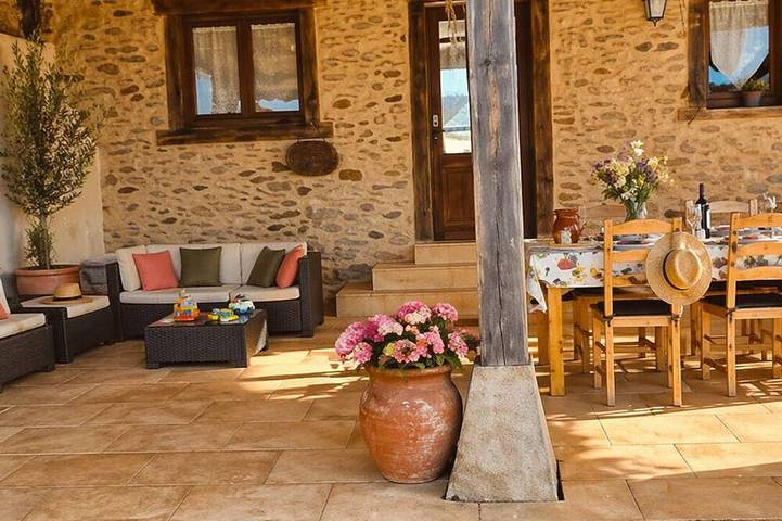 Location de vacances pour 3 personnes, avec jardin et balcon à Sarrazac - 4