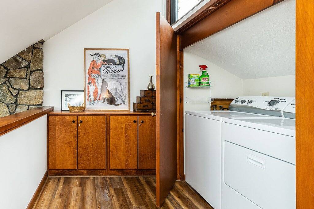 Incredible Mountain Views - Modern Four Bedroom Home - Five Minute Walk to Slope in Wintergreen, Nelson County