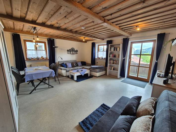 Entire apartment, Relaxinn Bavarian Fewo's Apartment with Shared Pool, Balcony, and Wi-Fi in Hauzenberg, Passauer Land