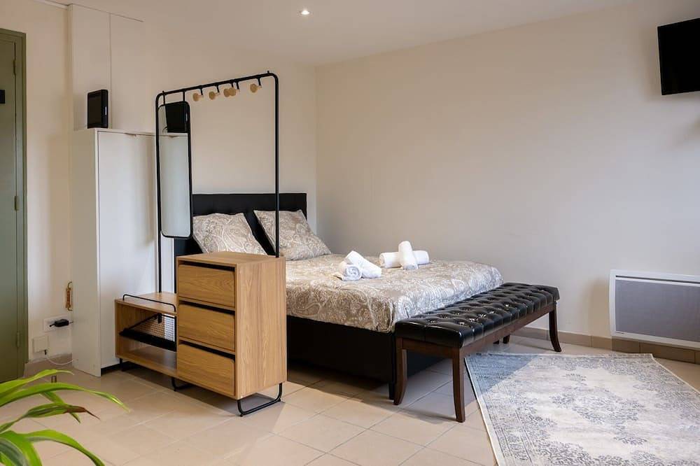 Apartamento entero, The Baroque Room ~ Parking ~ Autonomous Arrival in Sablé-sur-Sarthe, Sarthe