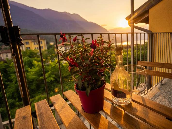 Appartamento intero, Appartamento vacanze 'Il Sole Di Calde Lago Maggiore 505' con vista lago e Wi-Fi in Castelveccana, Lago Maggiore (Lombardia)