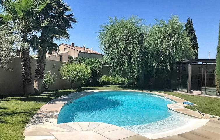 Geräumige Wohnung mit AC, Pool und Parkplatz, in der Nähe von Rognonas in Rognonas, Arles und Umgebung