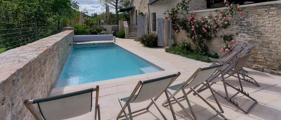 Location de vacances pour 10 personnes, avec Terrasse et Jardin ainsi que Piscine et Vue à Auxey-Duresses