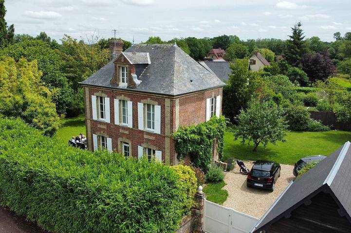 Location de vacances pour 10 personnes, avec Terrasse et Jardin à Bourgeauville