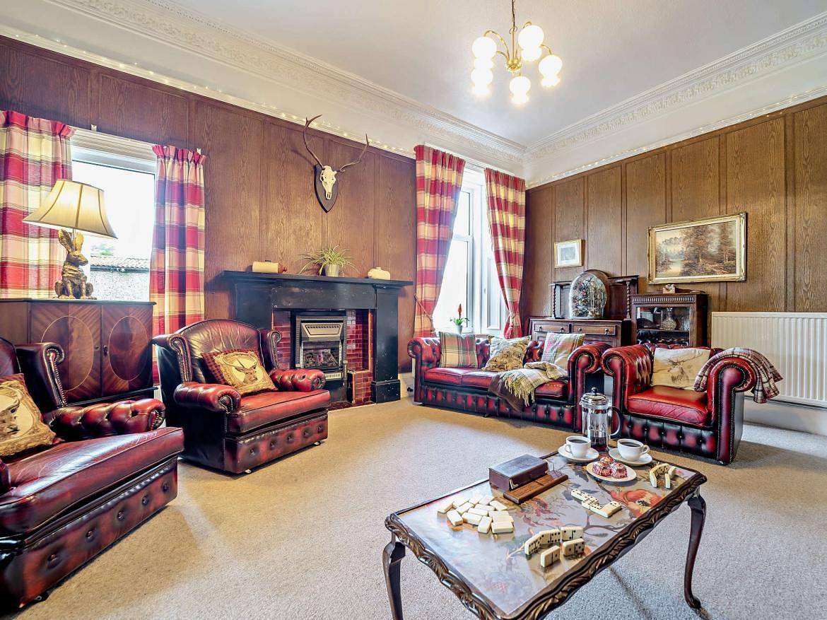 Holiday Rental for 17 People in Kirn, Dunoon
