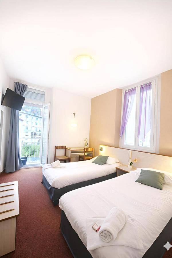 Hôtel pour 3 personnes, avec vue dans Grotte de Massabielle - 3