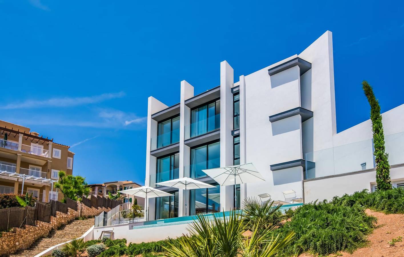 Apartment mit Meerblick, Pool und Grill, 2 km zum Strand in Cala Anguila, Manacor