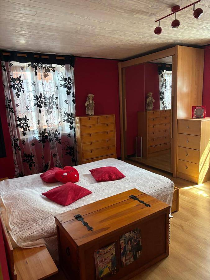 Gîte pour 3 personnes, avec Terrasse ainsi que Jardin et Vue à Pralong - 4