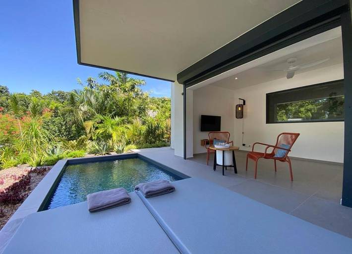 Appart’hôtel pour 2 personnes, avec vue ainsi que jardin et piscine