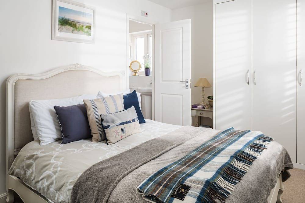 Half Moon -  a cottage that sleeps 5 guests  in 3 bedrooms in Camber, East Sussex