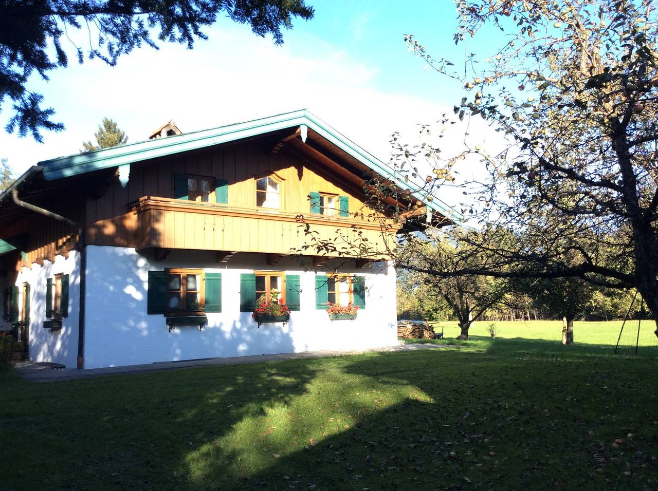 Ganze Ferienwohnung, Ferienhaus Lois & Lisl - Ferienhaus 1 - 6 Personen, 130 qm, 2 sep. Schlafzimmer, 2 Bäder, WLAN in Schleching, Bayerische Alpen