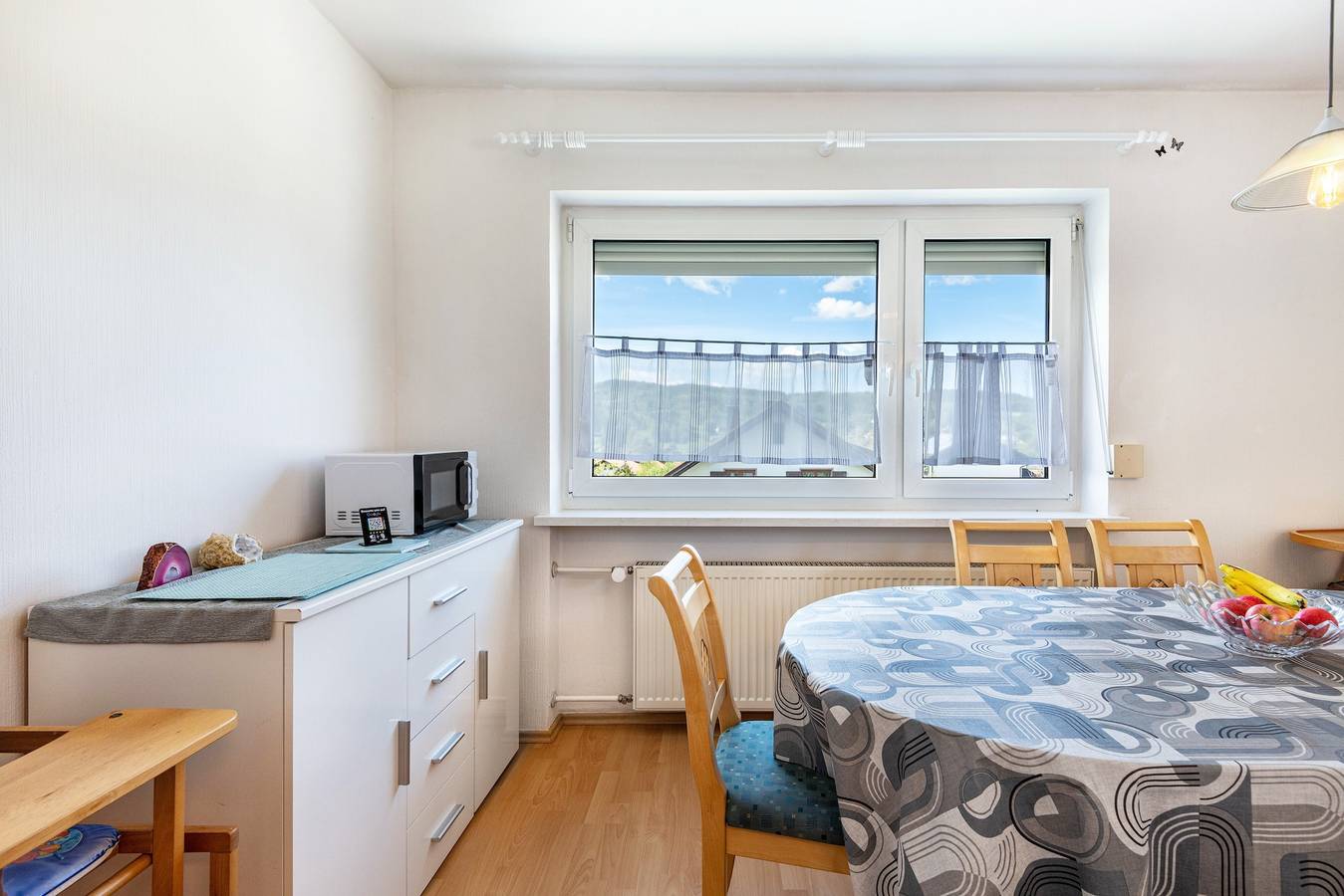 Apartamento inteiro, Apartamento 'Fewo Arber até 10 P, Vista Montanha' com Varanda, Vista Montanha e Wi-Fi in Frauenau, Šumava Mountains