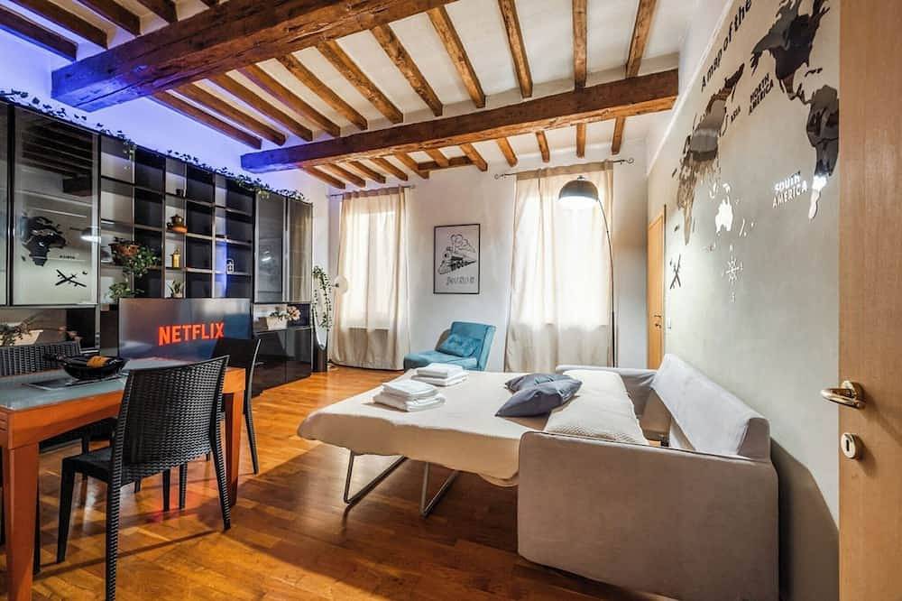 Entire apartment, Binario11: Center, Station, Netflix in Modena, Modena Province