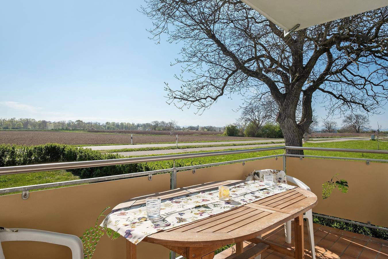 Entire apartment, Apartment 'Schwarzwaldblick' with Private Terrace, Private Garden and Wi-Fi in Breisach am Rhein, High Black Forest