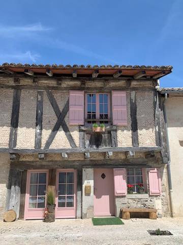 Gîte pour 7 personnes, avec jardin ainsi que piscine et vue à Montjoi