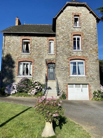 Chambre d’hôte pour 3 personnes, avec terrasse ainsi que jardin et vue, animaux acceptés à Grand-Fougeray