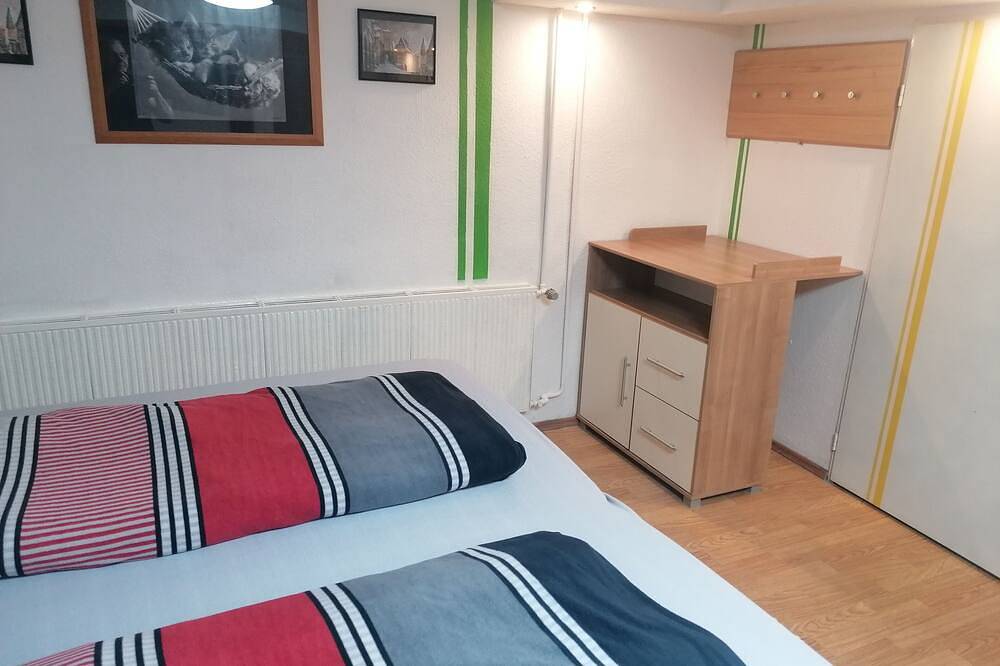 Ganze Wohnung, Erst 2022 neu renovierte Souterrainferienwohnung, nur 3 km neben Rothenburg in Gebsattel, Taubertal