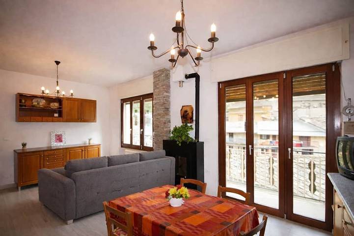 Appartamento intero, Cosy mountain apartment. 15km km from the VoieLactée ski area, in Roure, Provincia di Torino