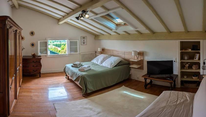 Chambre d’hôte pour 4 personnes, avec vue et terrasse