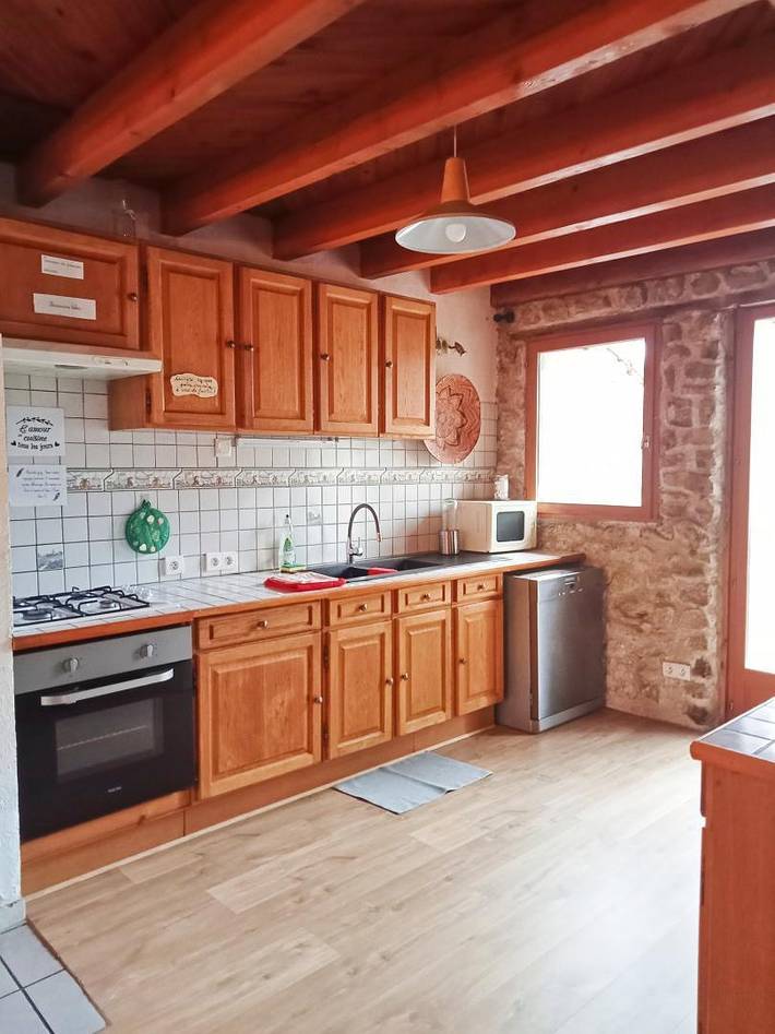 Gîte pour 9 personnes, avec Terrasse ainsi que Jardin et Vue à Saint-Anthème - 4