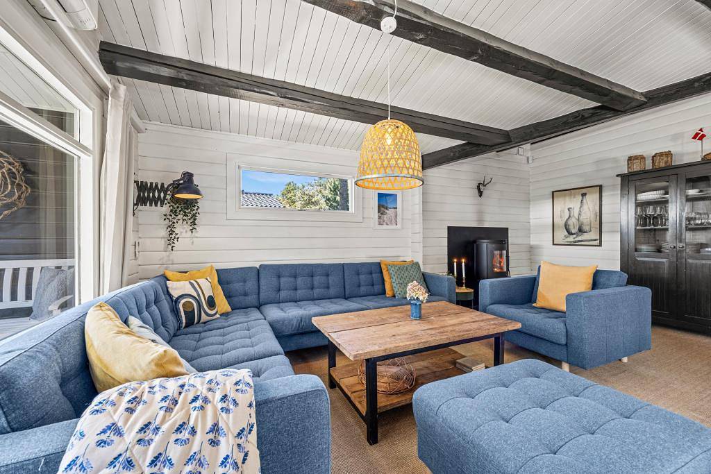 Charmantes Ferienhaus mit Holzofen und Gasgrill in Blåvand in Blavand, Varde