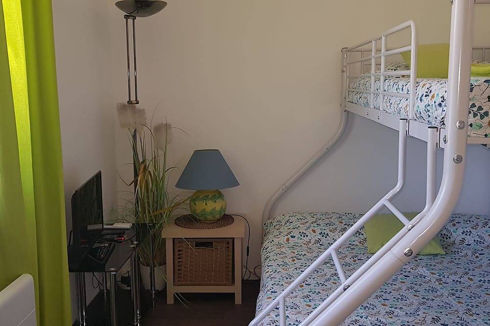 Entire apartment, T3 apartment with air-conditioning+Box wifi Fibre+ Sat Eur terrace lake view (classified) in Sainte-Croix-du-Verdon, Verdon Regional Natural Park