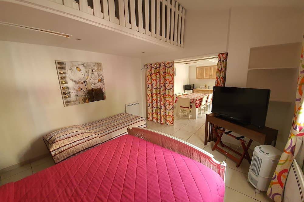 Gîte-Sdb privée avec baignoire-Tulipe Rdc in Vitry-le-François, Marne