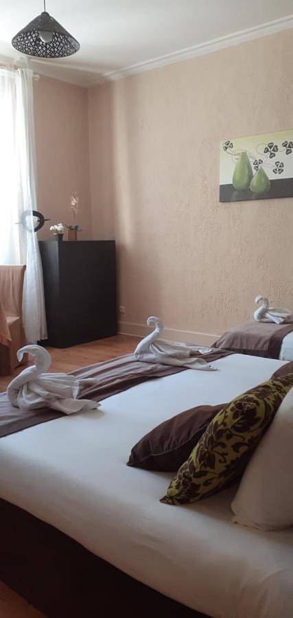 Hôtel pour 25 personnes, avec terrasse ainsi que jardin et piscine à Orgone - 2