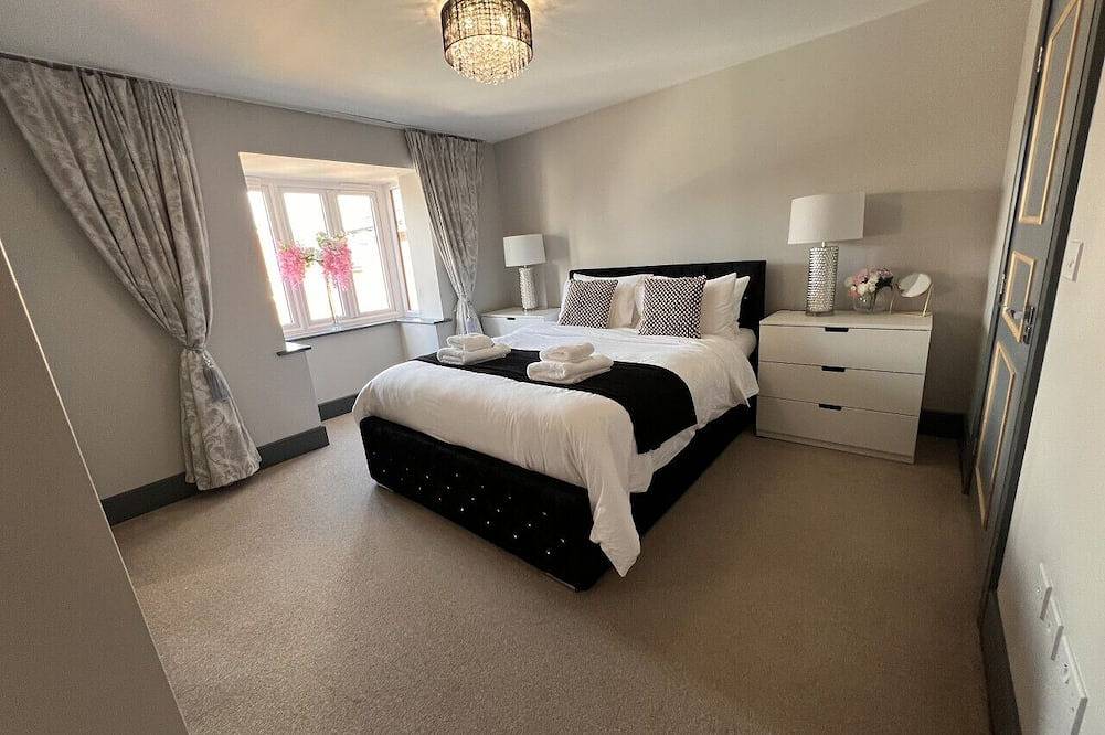 Luxury Durham Home in Dh1, Free Parking, No Fees in Durham, County Durham