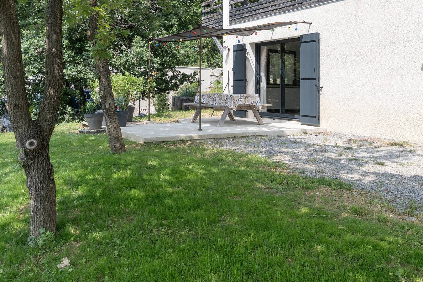 Appartement entier, Appartement "Gîte les Monteils" avec vue sur la montagne, terrasse privée et climatisation in Vesseaux, Parc naturel régional des Monts d'Ardèche