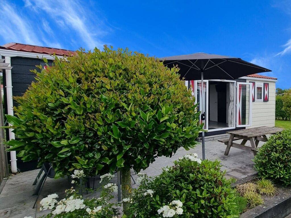 Hütte in De Meern mit Schwimmbecken in Serooskerke, Walcheren