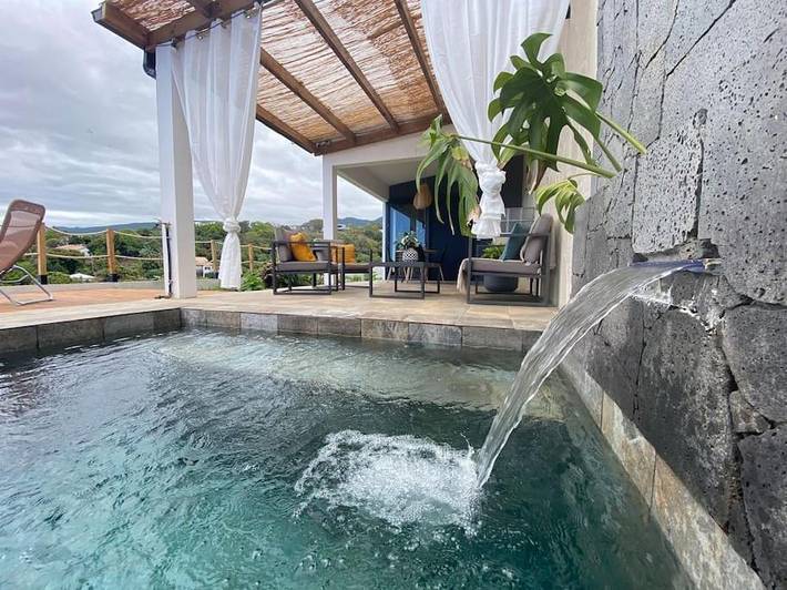 Appartement de vacances pour 2 personnes, avec jardin et piscine ainsi que jacuzzi et terrasse