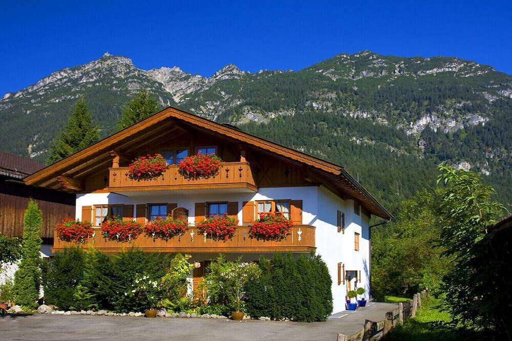 Ganze Wohnung, In einer der schönsten Lage in Garmisch, herrlicher Blick in Garmisch-Partenkirchen, Bayerische Alpen