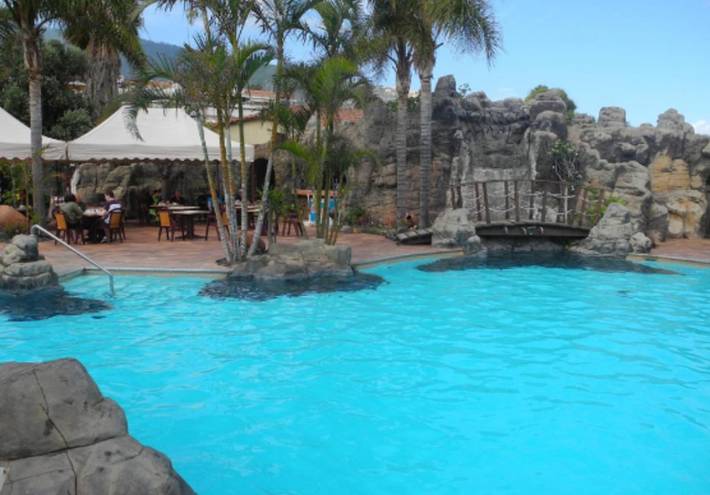Apartahotel para 6 personas, con piscina además de jacuzzi y balcón en Tenerife Norte
