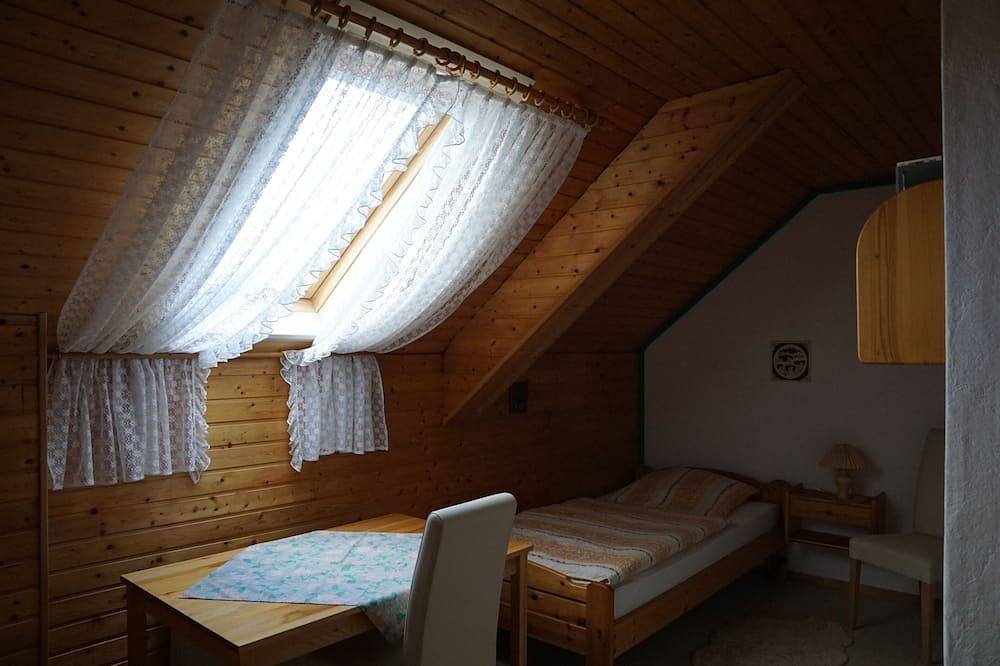 Ganze Wohnung, Ruhige Nichtraucher Ferienwohnung( ca.80qm. ) direkt am Waldrand gelegen. in Holzerath, Landkreis Trier-Saarburg