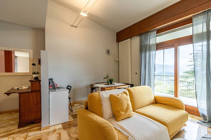 Room 'Stanza Miele' with Mountain View, Shared Terrace and Wi-Fi in Montevecchia, Brianza
