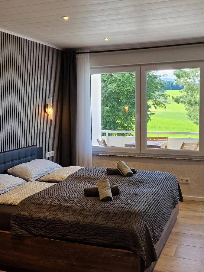 Ferienwohnung für 2 Personen, mit Balkon und Terrasse sowie Garten und Ausblick in Stiefenhofen