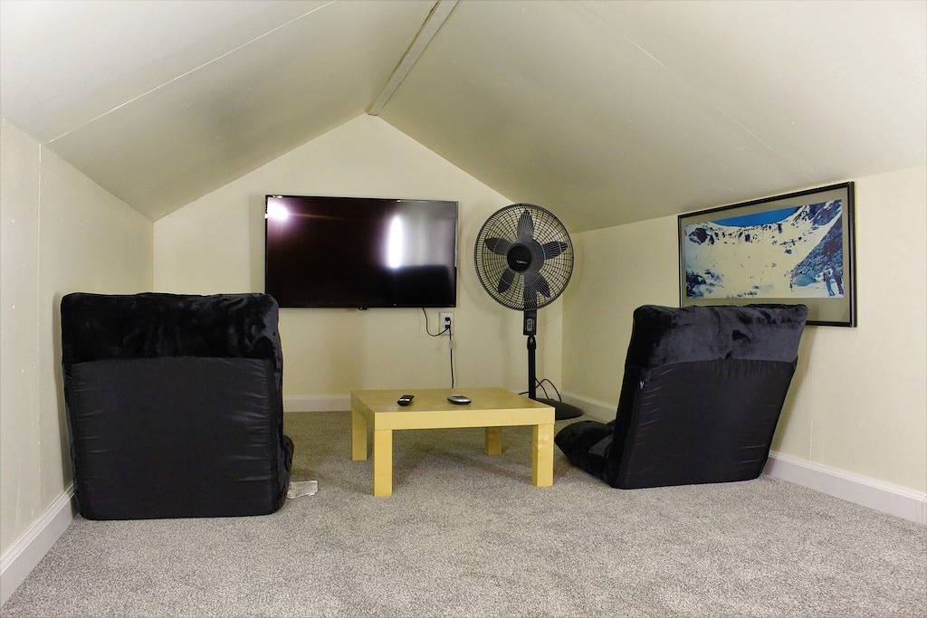 White Mountain Cozy Cottage with Touch of Modern in Campton, Grafton County