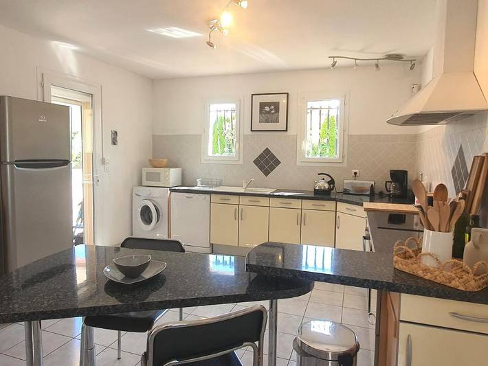 Location de vacances pour 8 personnes, avec terrasse et piscine à Brouilla - 4