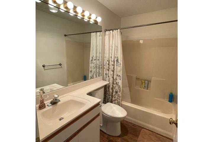 Vacation rental for 8 people, with balcony and pool in Mount Snow